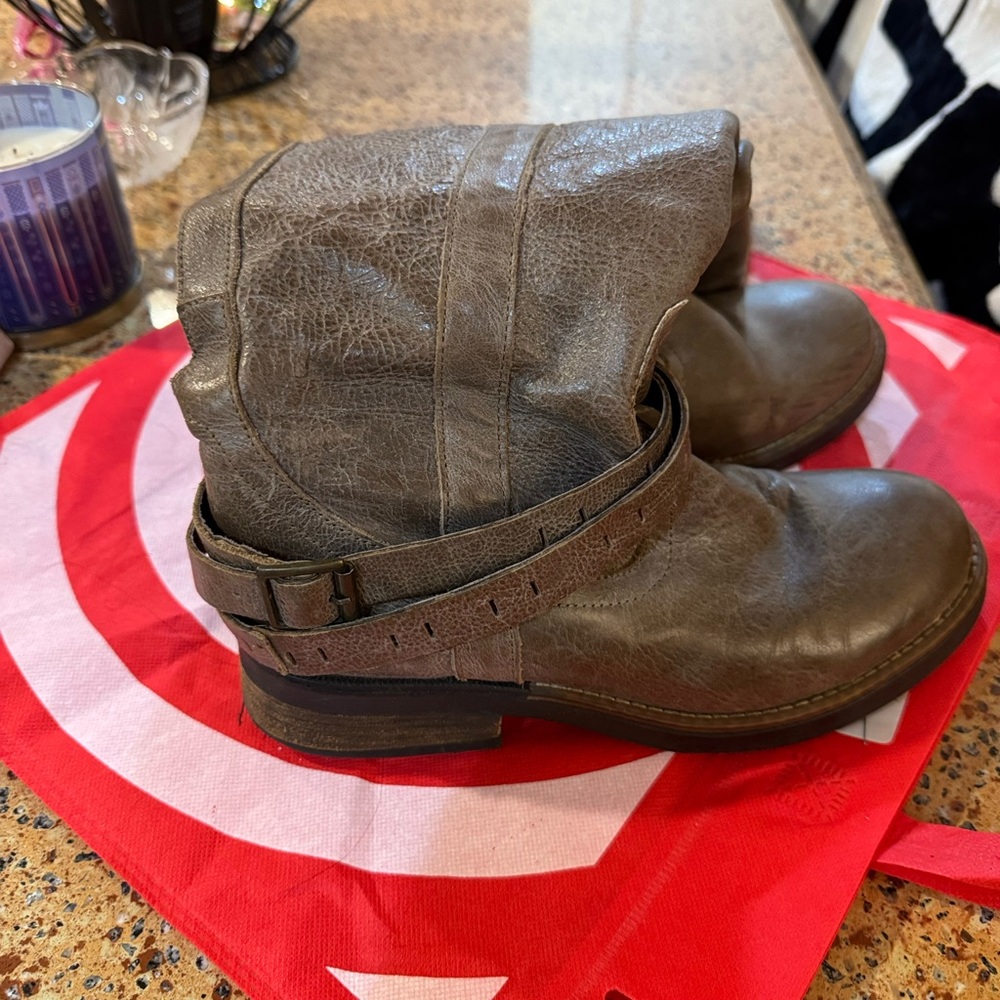 Steve Madden Taupe Leather Ankle Booties